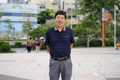 “我不仅骑上了自行车,还骑上了摩托车,现在家里又买了小轿车。”